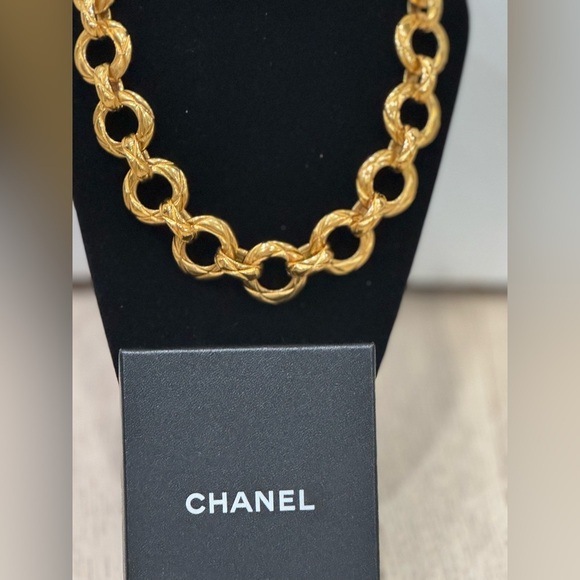 Vintage CHANEL 24k Gold Plated 1970s Chunky Statement Engraved Choker Necklace - Picture 2 of 9